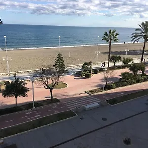Piso Frente Al Mar Primera Linea De Playa En Con Parking Gratuito , Málaga España